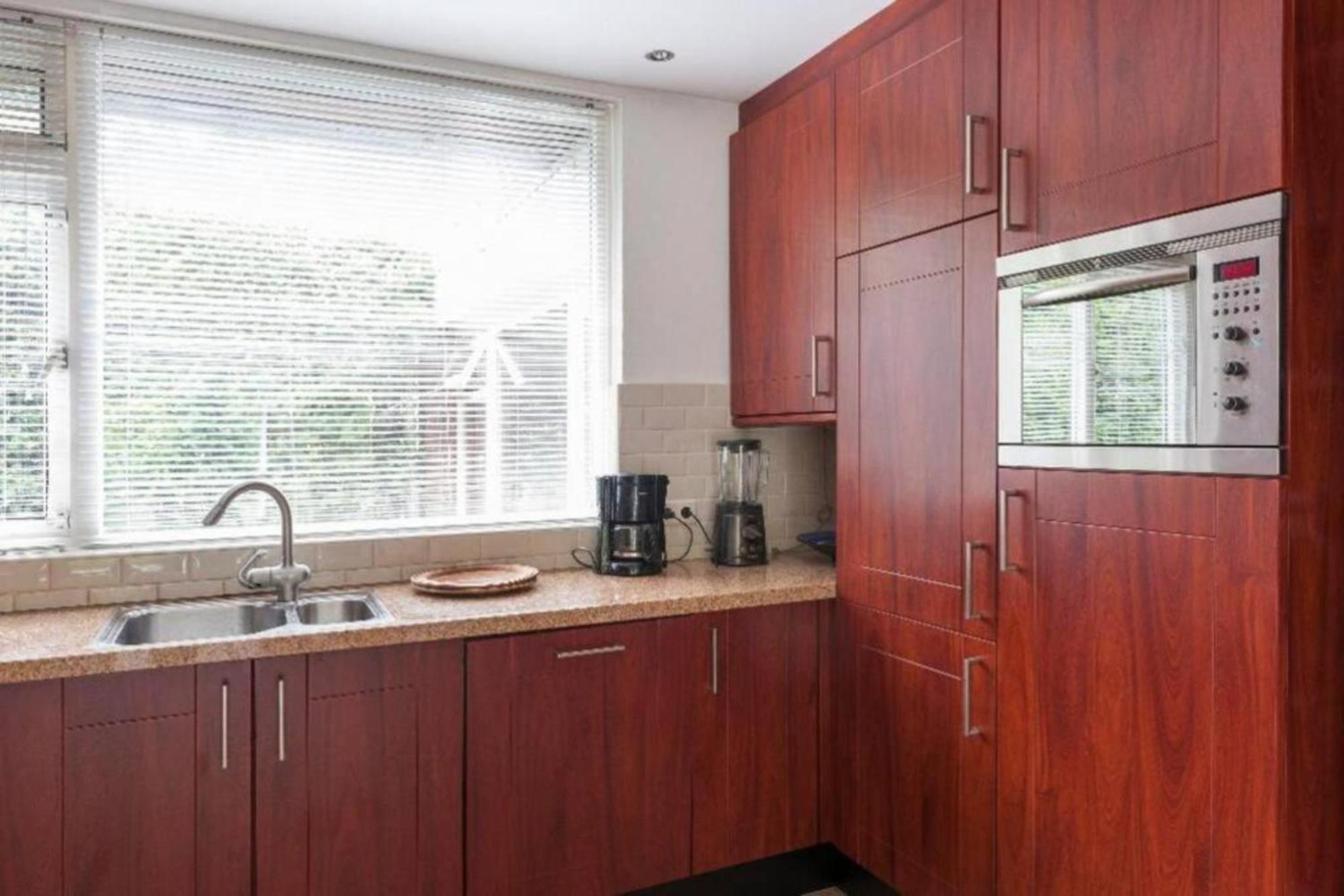 Ground Floor And Twin Bedroom In Luxurious Villa With Beautiful Garden Very Near Tue And Centre Eindhove Kültér fotó